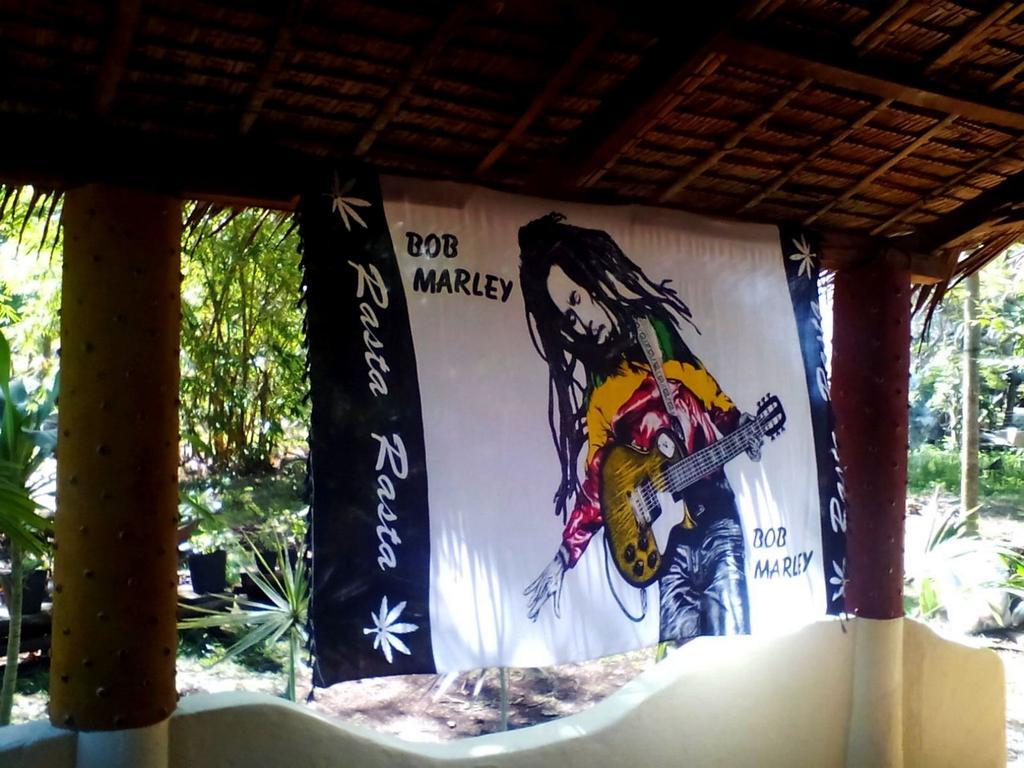 Lennon'S Place Backpacker Hostel Panglao Bagian luar foto